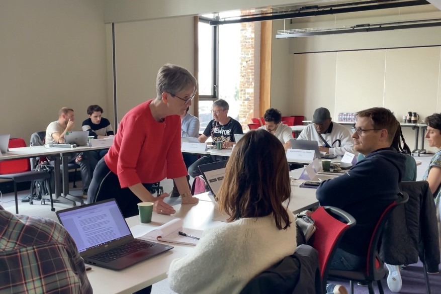 La journée n°4 est consacrée à une initiation au marketing avec Maud Herbet et Isabelle Robert, enseignantes à l'IAE Lille. Les intervenants de la formation PUI Lille donne du dynamisme au session. Passage dans les groupes, conseils... Leur bienveillance et leur experise sont au rendez-vous. 