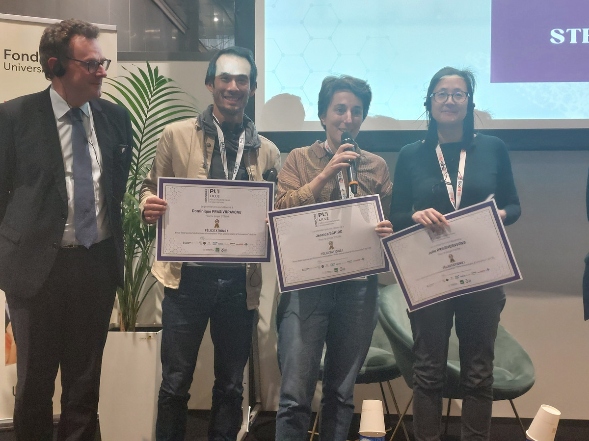 L'équipe du projet STEOM lors de la remise des prix : Dr Julie PRASIVORAVONG, Dr Jessica SCHIRO et Dominique PRASIVORAVONG